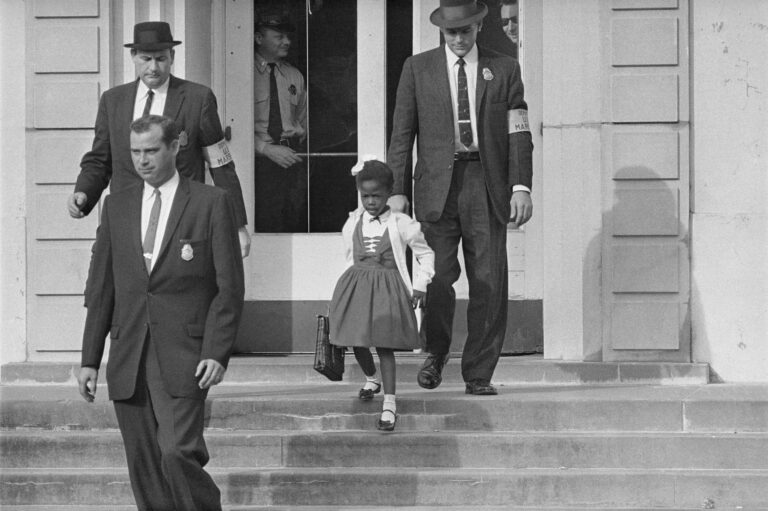 US_Marshals_with_Young_Ruby_Bridges_on_School_Steps