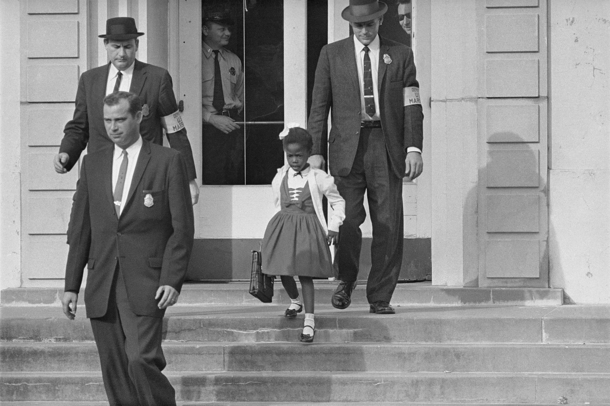 US_Marshals_with_Young_Ruby_Bridges_on_School_Steps